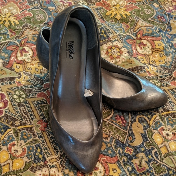 Mossimo Supply Co. Shoes - 👠 Matalic Silver Shoes! 👠